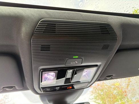Certified 2025 Volkswagen GTI SE FWD image 15