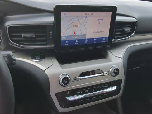 Used 2021 Ford Explorer XLT w/ Equipment Group 202A image 33