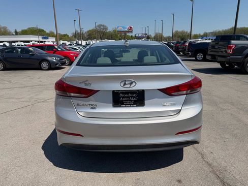 Used 2017 Hyundai Elantra SE image 4