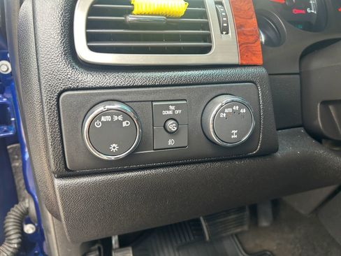 Used 2013 Chevrolet Avalanche LT image 12