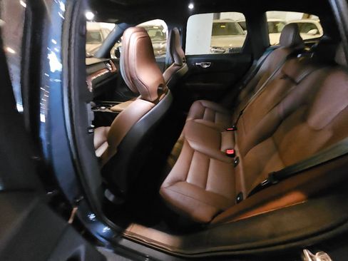 Certified 2023 Volvo XC60 B5 Plus w/ Climate Package AWD/4WD image 13