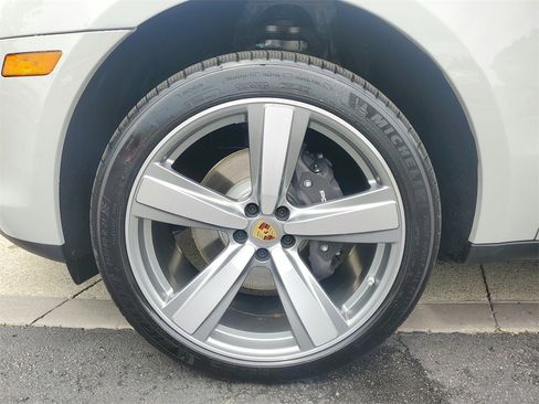 Used 2025 Porsche Macan image 24
