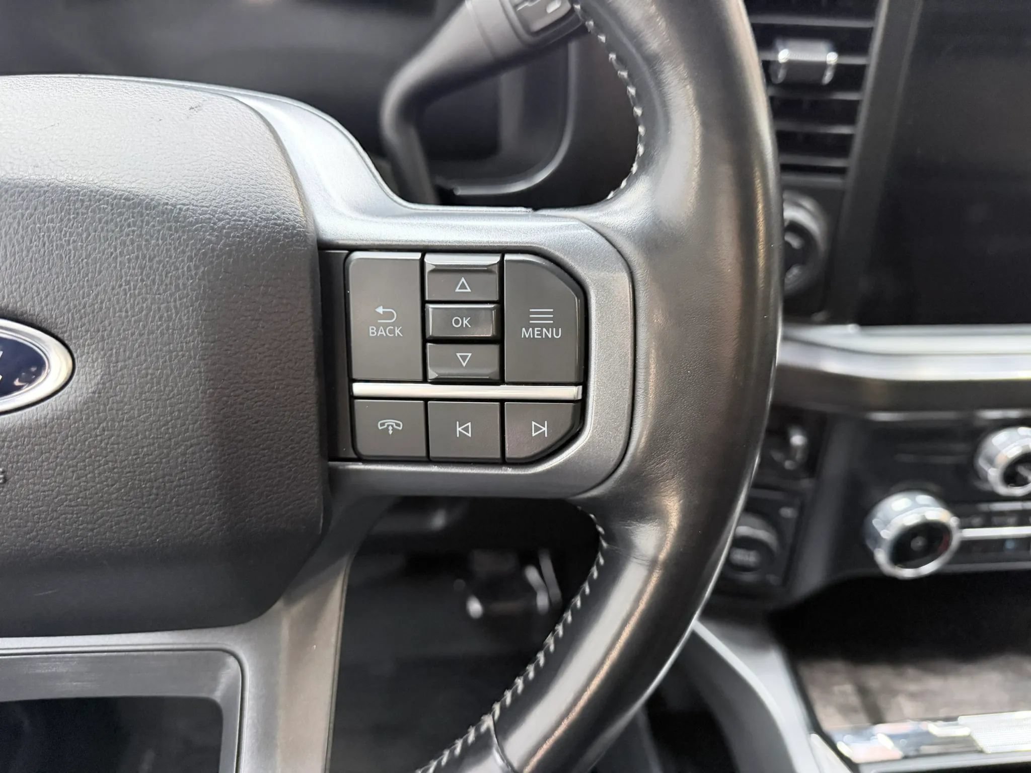 Used 2023 Ford F250 Lariat w/ Lariat Ultimate Package AWD/4WD image 17