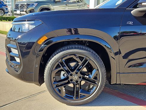 New 2026 Volkswagen Tiguan SE R-Line image 5