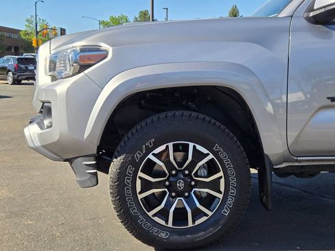 Used 2020 Toyota Tacoma TRD Sport AWD/4WD image 6