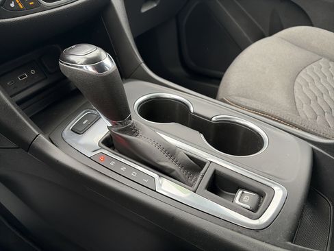 Used 2021 Chevrolet Equinox LT image 23