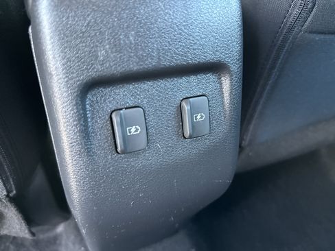 Used 2021 Nissan Kicks SV FWD image 27