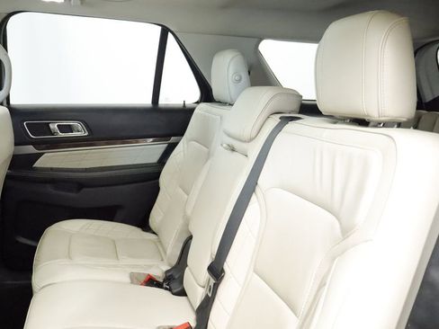 Used 2019 Ford Explorer Platinum AWD/4WD image 21