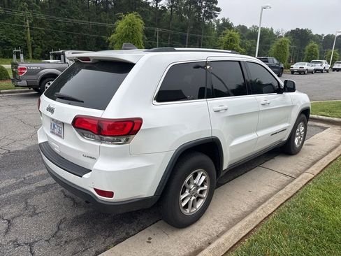Used 2020 Jeep Grand Cherokee Laredo RWD image 9