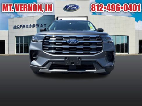 Used 2025 Ford Explorer Active AWD/4WD image 2
