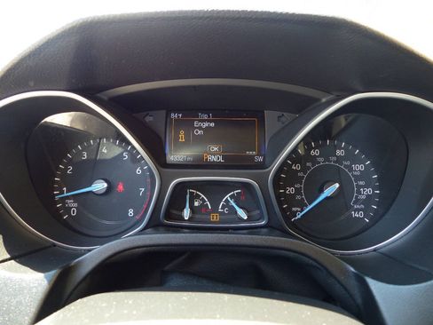 Used 2016 Ford Focus SE w/ SE Cold Weather Package FWD image 27