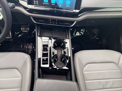 Used 2024 Volkswagen Atlas Cross Sport SEL R-Line image 15