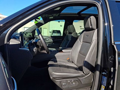 Used 2024 Cadillac Escalade ESV Premium Luxury AWD/4WD image 17