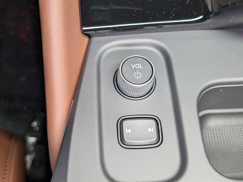 Certified 2025 Acura MDX SH-AWD w/ Technology Package image 33