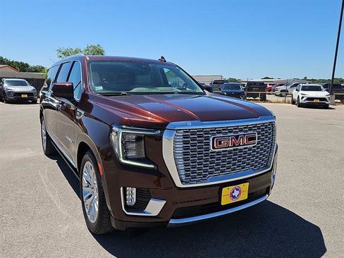 Certified 2023 GMC Yukon XL Denali w/ Denali Reserve Package AWD/4WD image 7