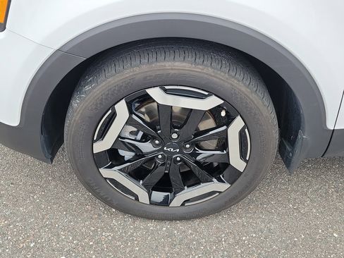 Certified 2025 Kia Telluride S image 40