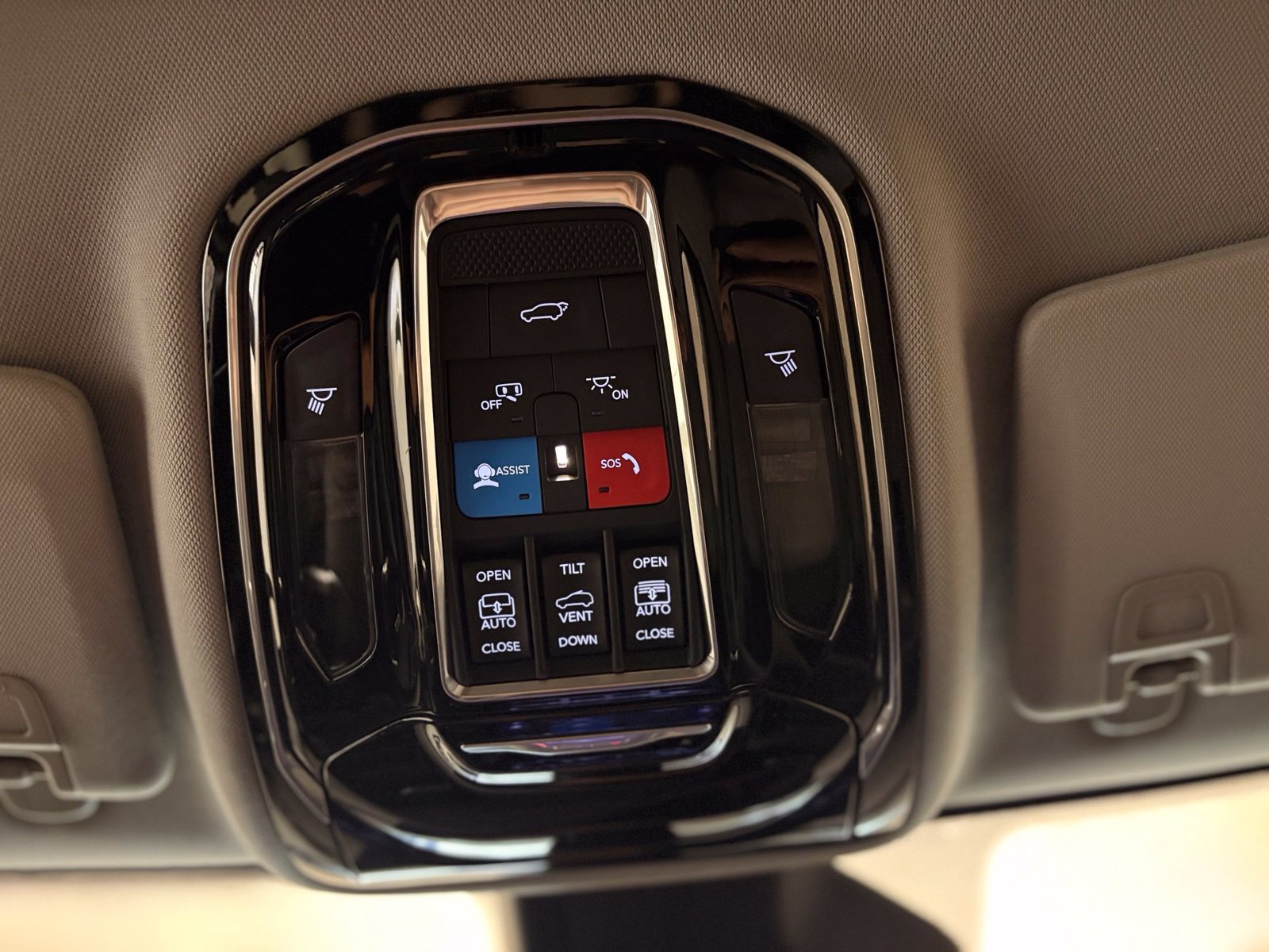 Used 2021 Jeep Grand Cherokee L Overland w/ Luxury Tech Group IV AWD/4WD image 19