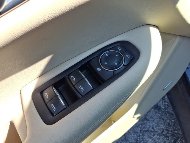 Used 2019 Cadillac XT5 FWD image 16