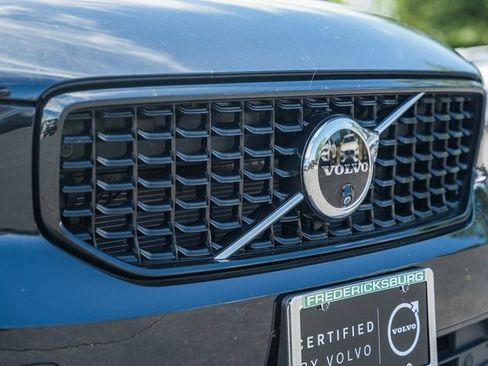 Certified 2025 Volvo XC40 B5 Plus AWD/4WD image 13