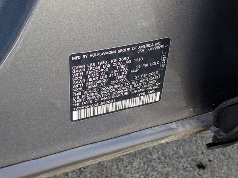 Used 2025 Volkswagen Atlas SE image 39