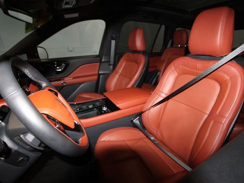 Used 2025 Lincoln Aviator Reserve w/ Jet Appearance Package image 4