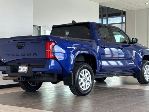 Certified 2025 Toyota Tacoma SR5 AWD/4WD image 4