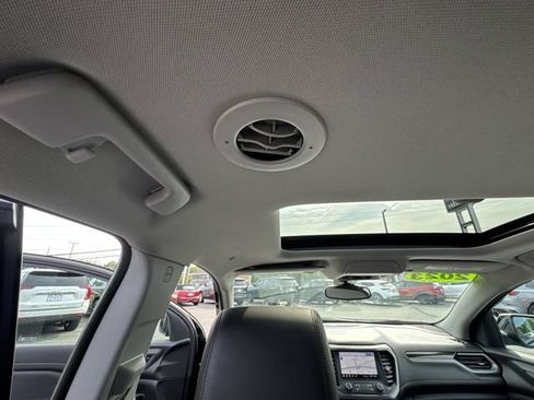 Used 2023 GMC Acadia AT4 w/ Technology Package AWD/4WD image 22