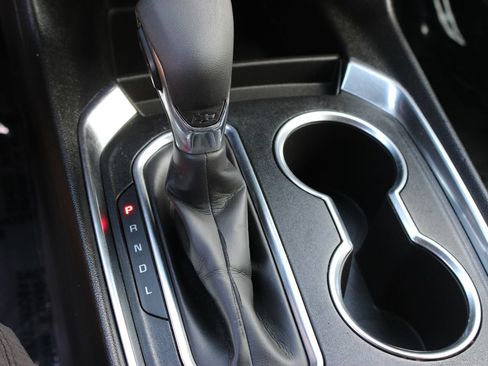 Used 2022 Chevrolet Traverse LS FWD image 18