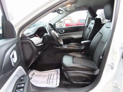 Used 2022 Jeep Compass Latitude w/ Convenience Group image 3