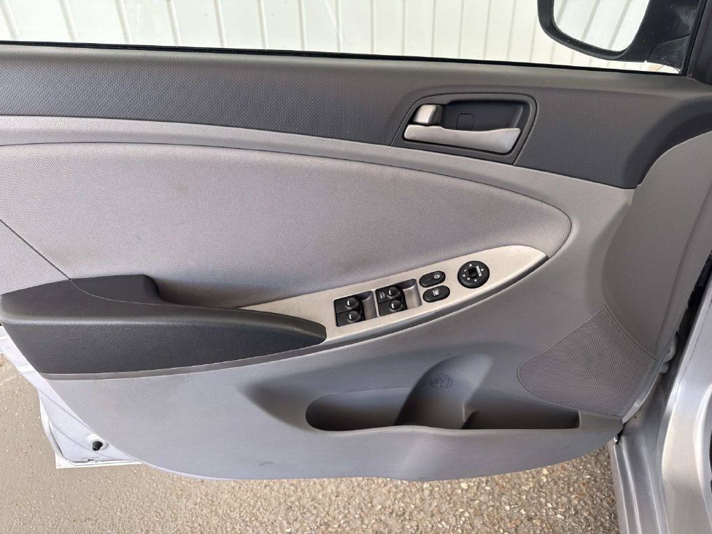 Used 2017 Hyundai Accent SE FWD image 23