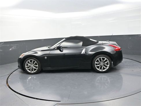 Used 2010 Nissan 370Z Touring image 4