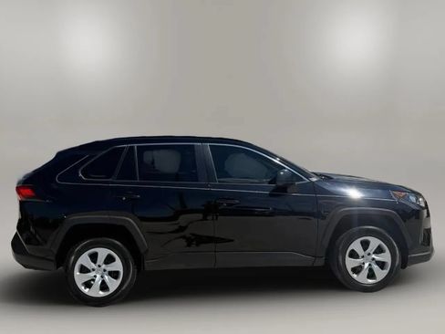 Used 2021 Toyota RAV4 LE FWD image 8