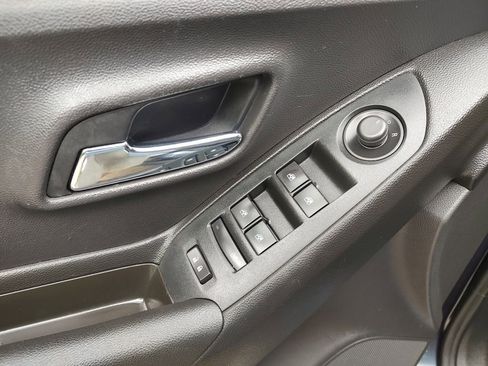 Used 2019 Chevrolet Trax LS FWD image 18