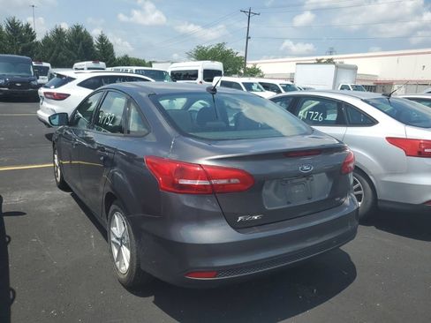 Used 2017 Ford Focus SE FWD image 6