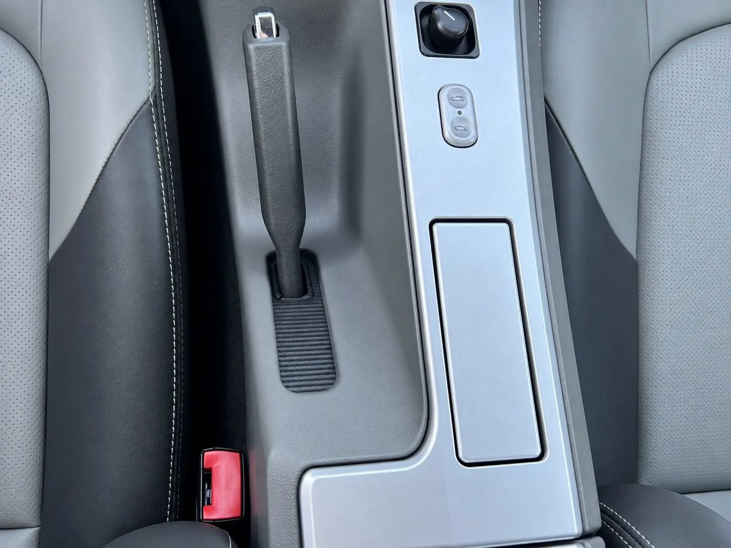 Used 2007 Chrysler Crossfire Limited RWD image 17