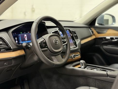 Used 2023 Volvo XC90 B6 Plus image 16