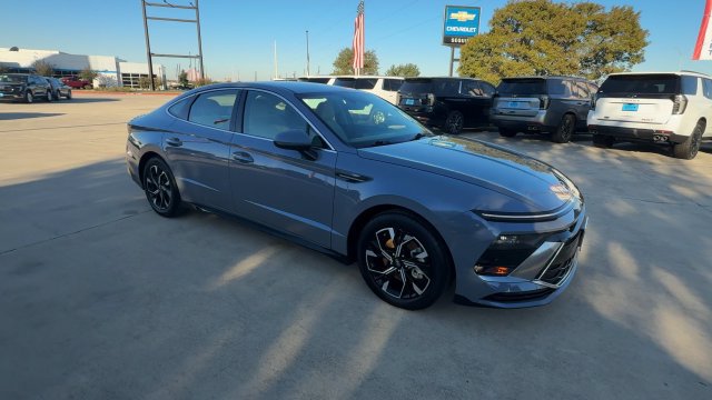Used 2025 Hyundai Sonata SEL FWD image 2