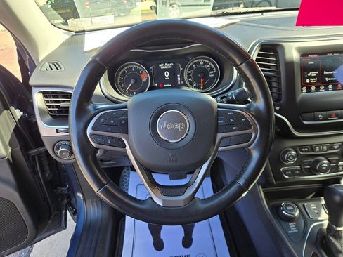 Used 2020 Jeep Cherokee Latitude Plus w/ Cold Weather Group AWD/4WD image 11