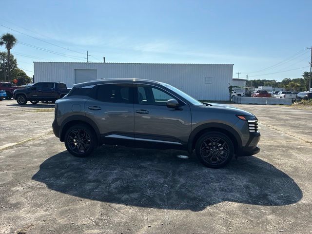 Used 2025 Nissan Kicks SR FWD image 2