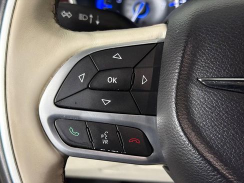 Used 2017 Chrysler Pacifica Limited w/ UConnect Theater Package image 25