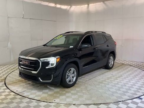 Used 2023 GMC Terrain SLE w/ Driver Convenience Package AWD/4WD image 4