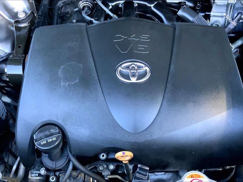 Used 2018 Toyota Highlander Plus FWD image 32