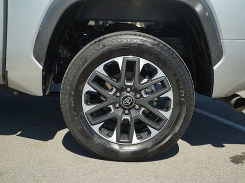 Used 2025 Toyota Tundra Limited AWD/4WD image 40