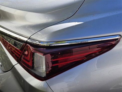 Used 2025 Lexus ES 350 Ultra Luxury image 6