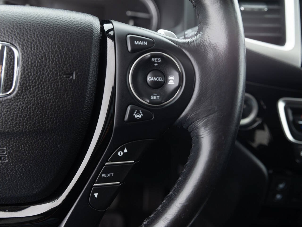 Used 2018 Honda Pilot Elite image 40