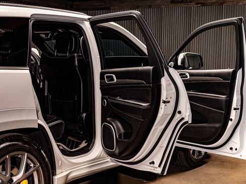 Used 2018 Jeep Grand Cherokee Trackhawk w/ Trailer Tow Group IV image 27