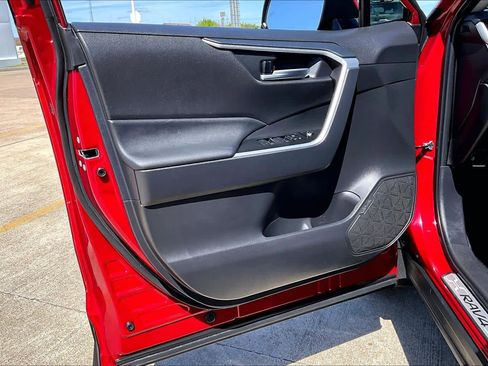 Used 2025 Toyota RAV4 XLE Premium image 22