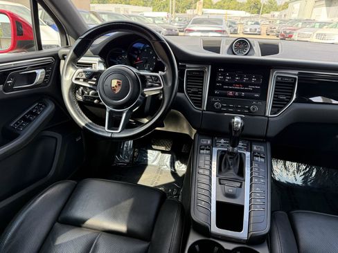 Used 2018 Porsche Macan AWD/4WD image 23