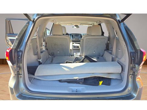 Used 2017 Toyota Highlander XLE image 29