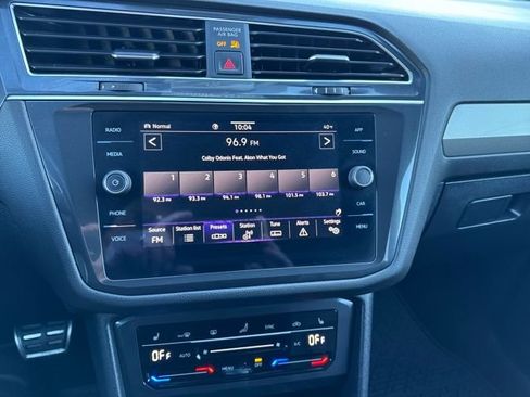 Certified 2022 Volkswagen Tiguan SE R-Line image 25